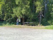 Vhodné místo pro svačinu, k vepřovému kolenu to máme ještě asi 7 km.